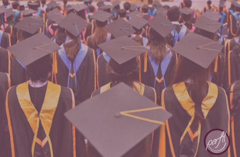 Qual é a cor de cada curso de graduação? Qual é a cor de cada curso de graduação?
